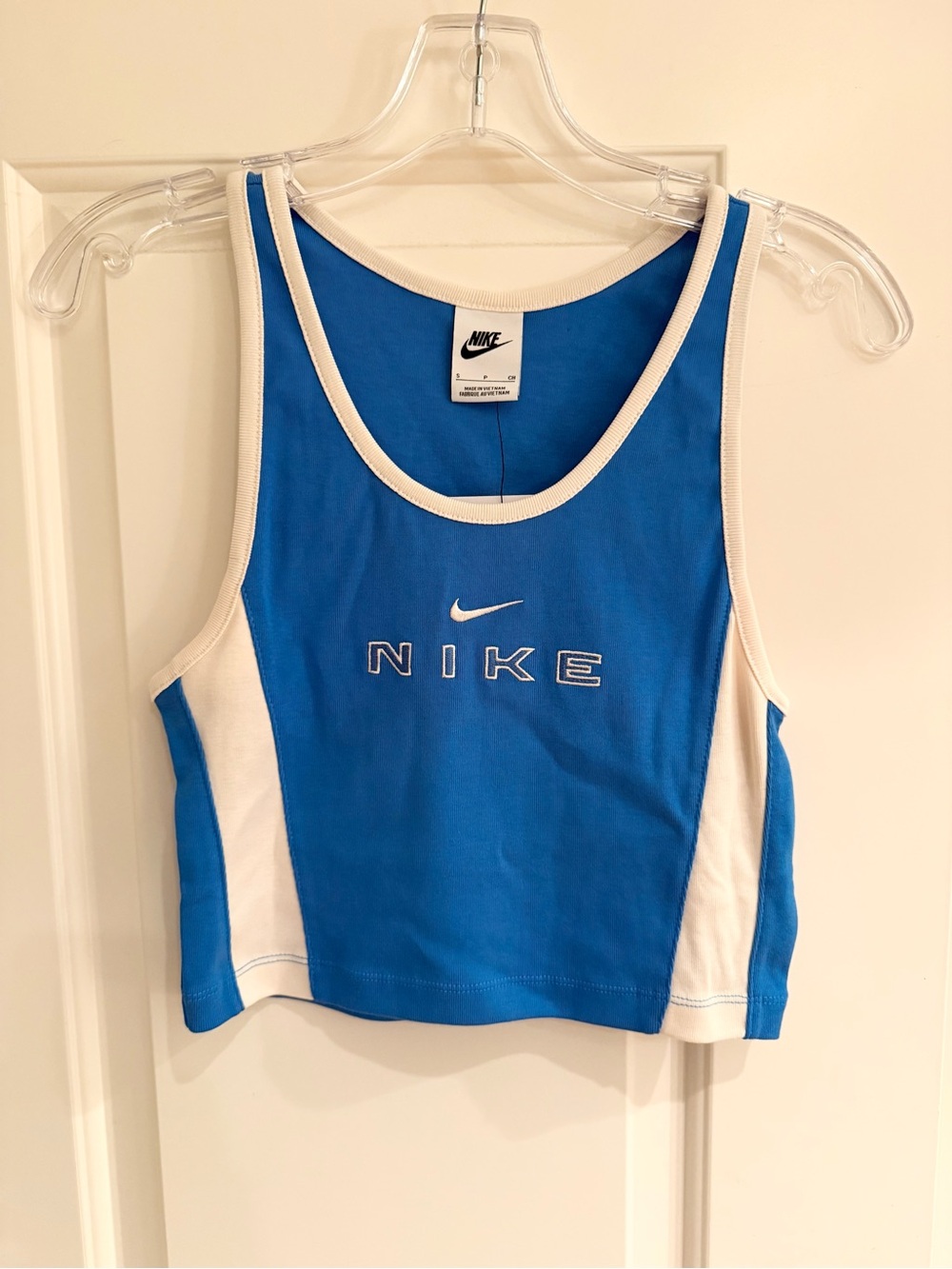 Nike Women’s Tight Graphic Tank Top. Size small. NWT